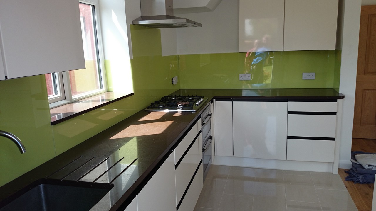 Lime green glass kitchen splashback installed by Witney glaziers